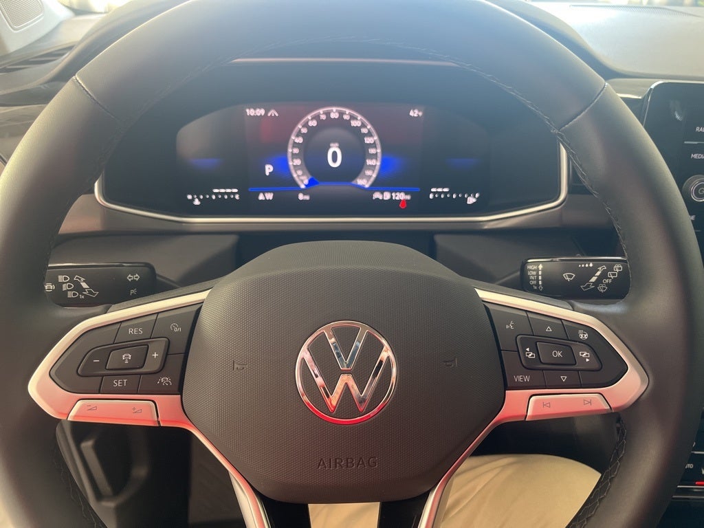 2026 Volkswagen Taos 1.5T SE Black