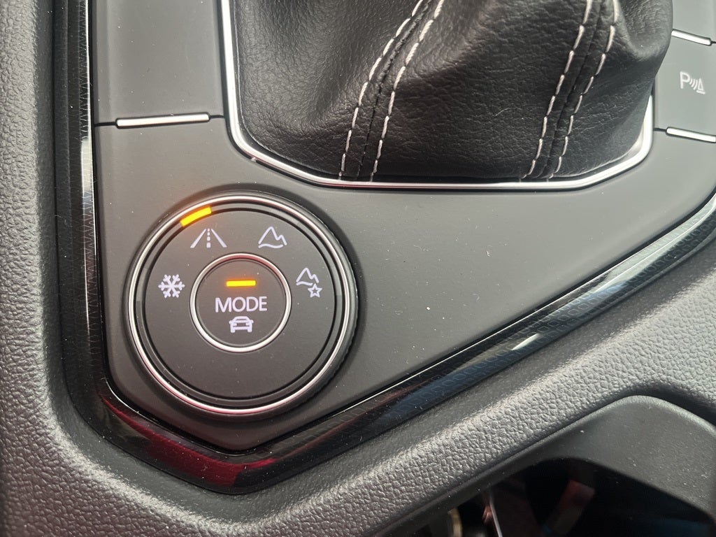 2026 Volkswagen Taos 1.5T SE Black