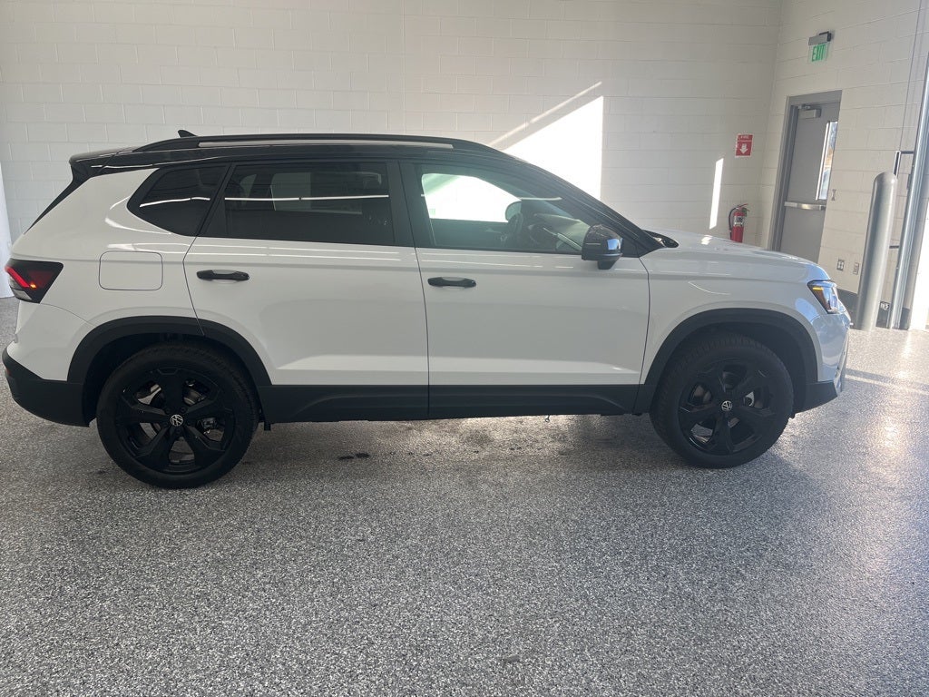 2026 Volkswagen Taos 1.5T SE Black