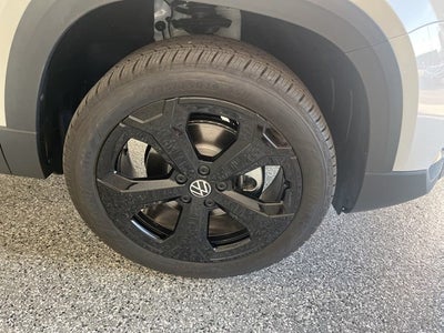 2026 Volkswagen Taos 1.5T SE Black