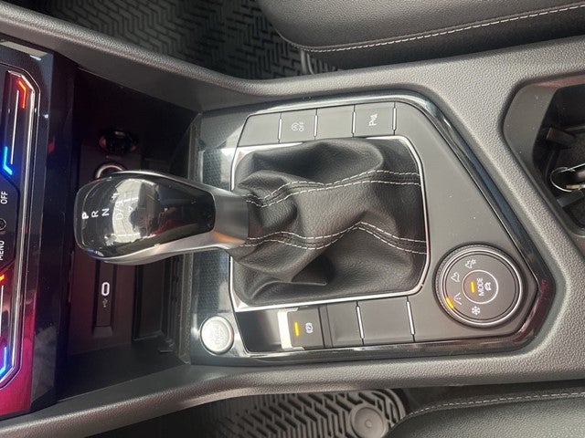 2026 Volkswagen Taos 1.5T SE Black