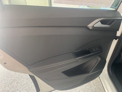 2026 Volkswagen Taos 1.5T SE Black