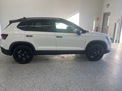 2026 Volkswagen Taos 1.5T SE Black