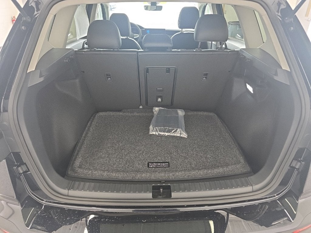 2027 Volkswagen Taos 1.5T SE Black