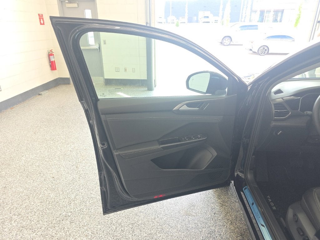 2027 Volkswagen Taos 1.5T SE Black