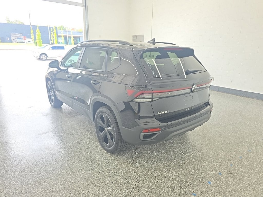2027 Volkswagen Taos 1.5T SE Black