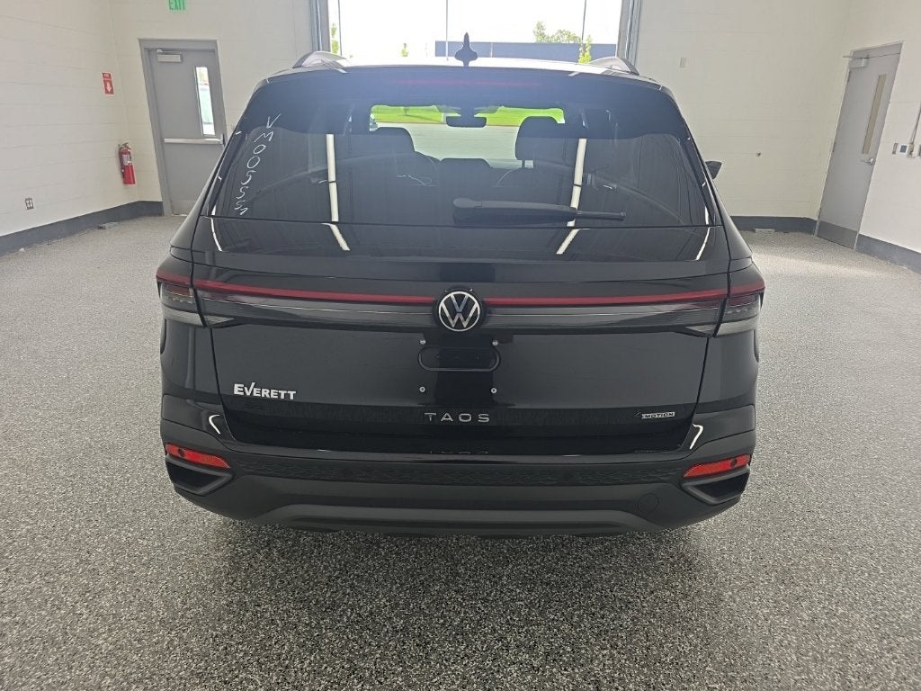 2027 Volkswagen Taos 1.5T SE Black