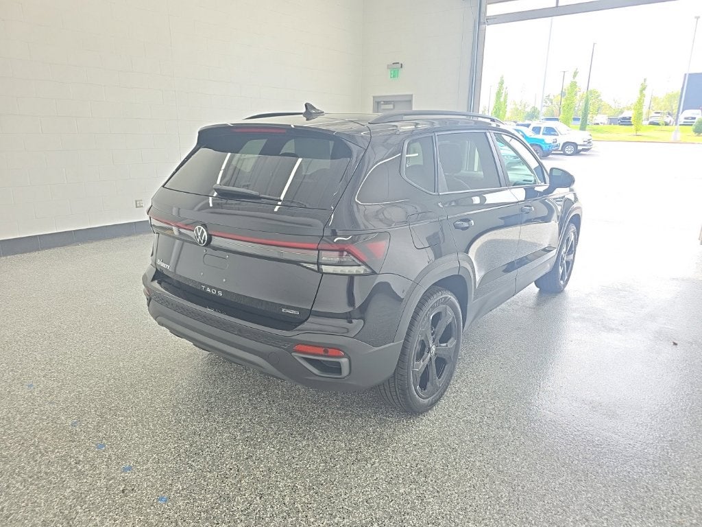 2027 Volkswagen Taos 1.5T SE Black