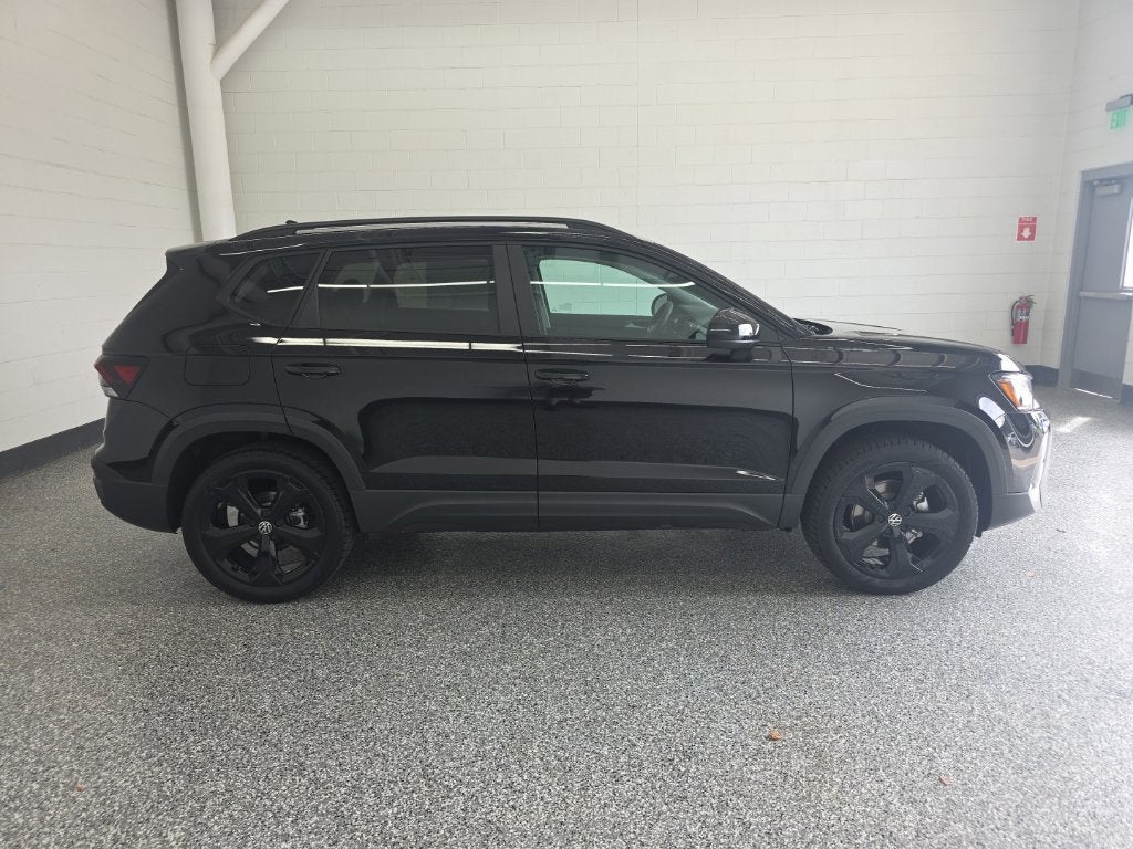 2027 Volkswagen Taos 1.5T SE Black