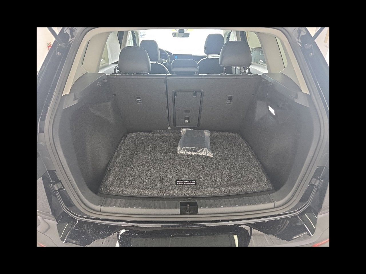 2027 Volkswagen Taos 1.5T SE Black