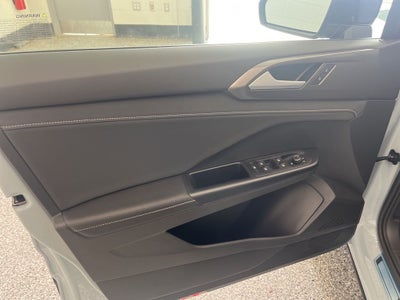 2026 Volkswagen Taos 1.5T SE Black