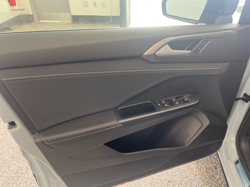 2026 Volkswagen Taos 1.5T SE Black