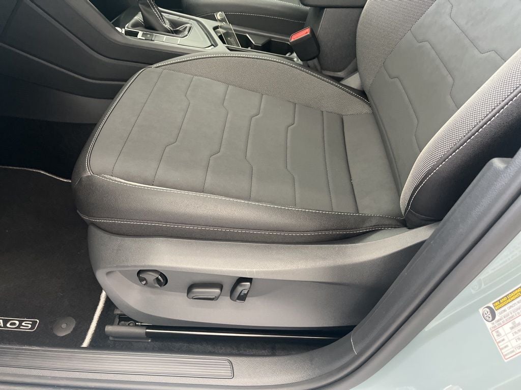 2026 Volkswagen Taos 1.5T SE Black