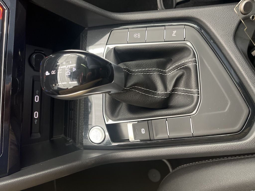 2026 Volkswagen Taos 1.5T SE Black