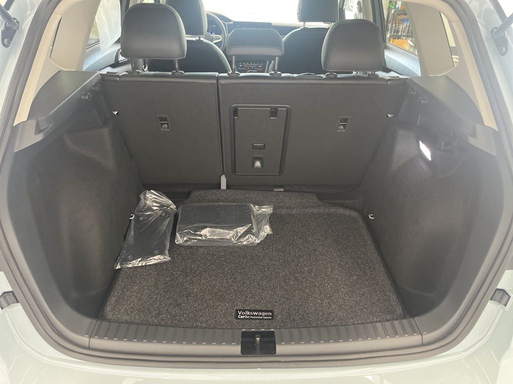 2026 Volkswagen Taos 1.5T SE Black