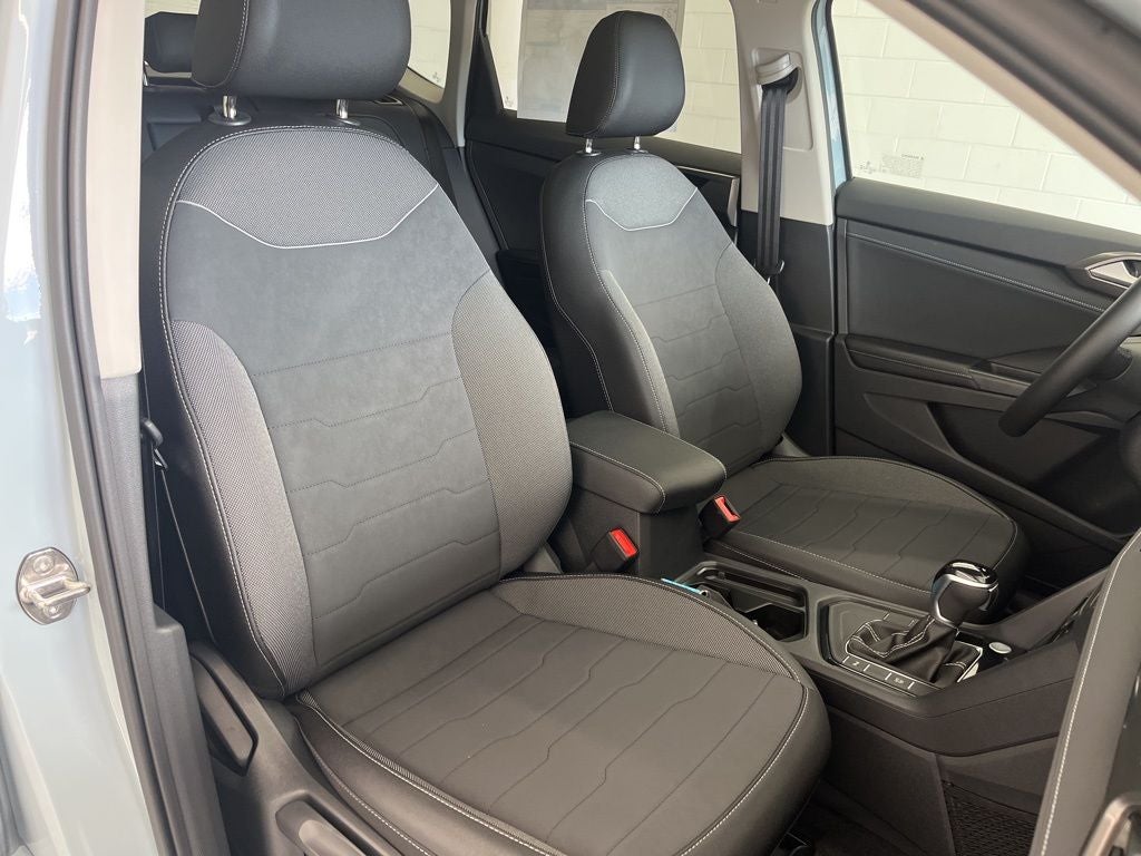 2026 Volkswagen Taos 1.5T SE Black