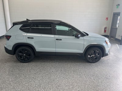 2026 Volkswagen Taos 1.5T SE Black