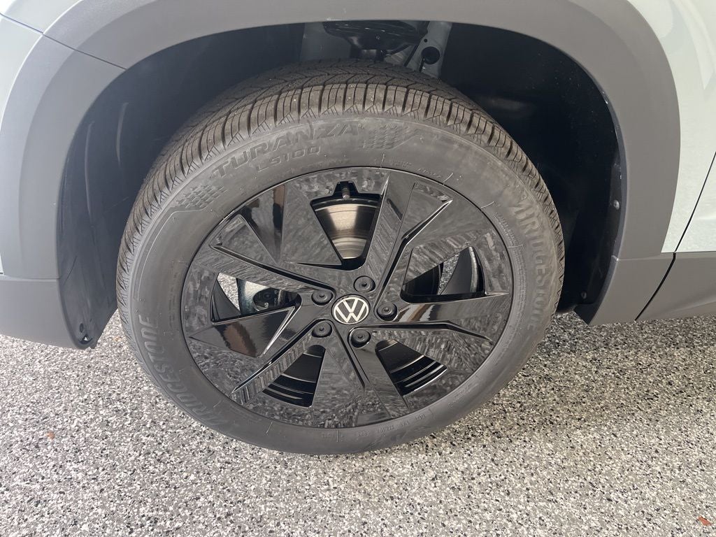 2026 Volkswagen Taos 1.5T SE Black