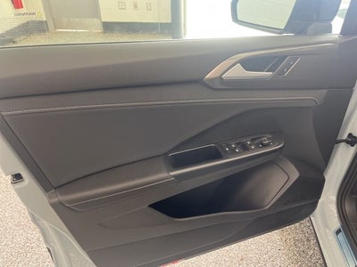 2026 Volkswagen Taos 1.5T SE Black