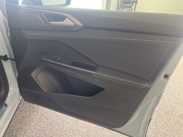 2026 Volkswagen Taos 1.5T SE Black