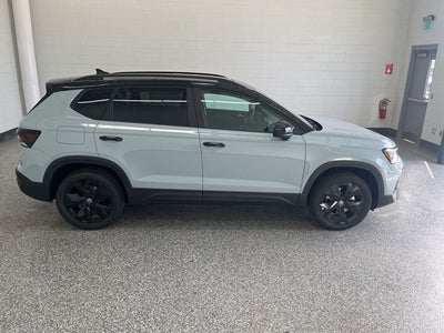 2026 Volkswagen Taos 1.5T SE Black