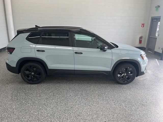 2026 Volkswagen Taos 1.5T SE Black