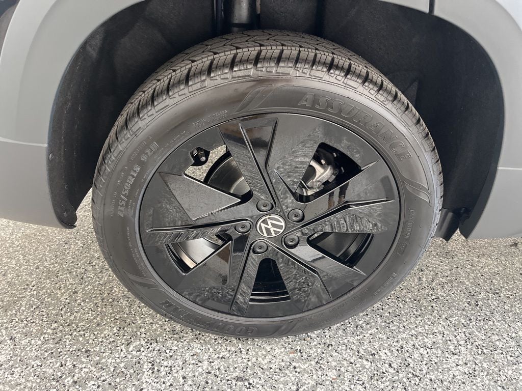 2026 Volkswagen Taos 1.5T SE Black