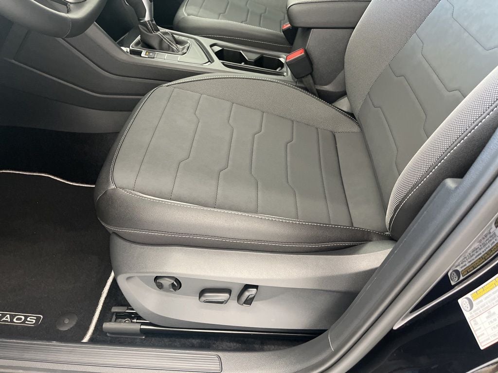 2026 Volkswagen Taos 1.5T SE Black