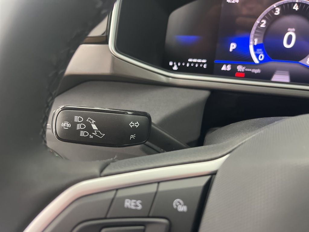 2026 Volkswagen Taos 1.5T SE Black