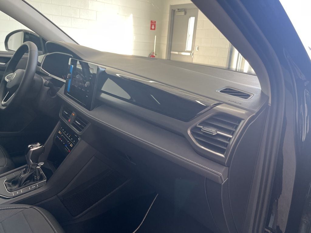 2026 Volkswagen Taos 1.5T SE Black