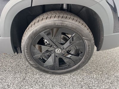 2026 Volkswagen Taos 1.5T SE Black