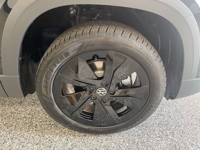 2026 Volkswagen Taos 1.5T SE Black