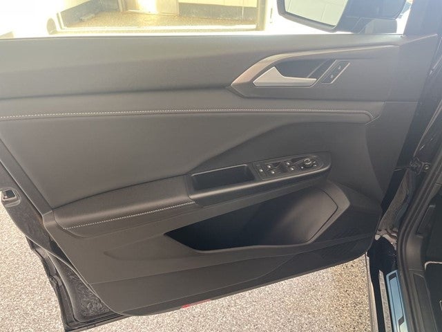 2026 Volkswagen Taos 1.5T SE Black