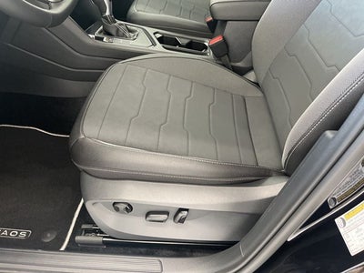 2026 Volkswagen Taos 1.5T SE Black