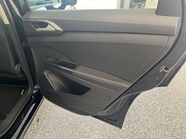 2026 Volkswagen Taos 1.5T SE Black