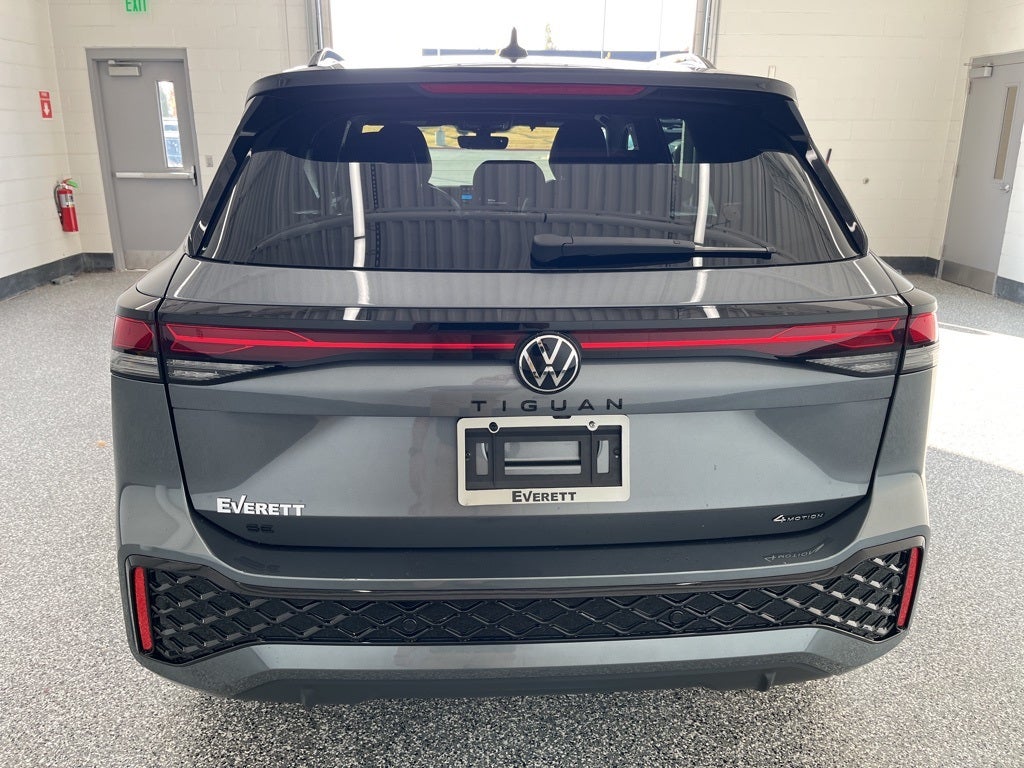 2026 Volkswagen Tiguan 2.0T SE R-Line Black
