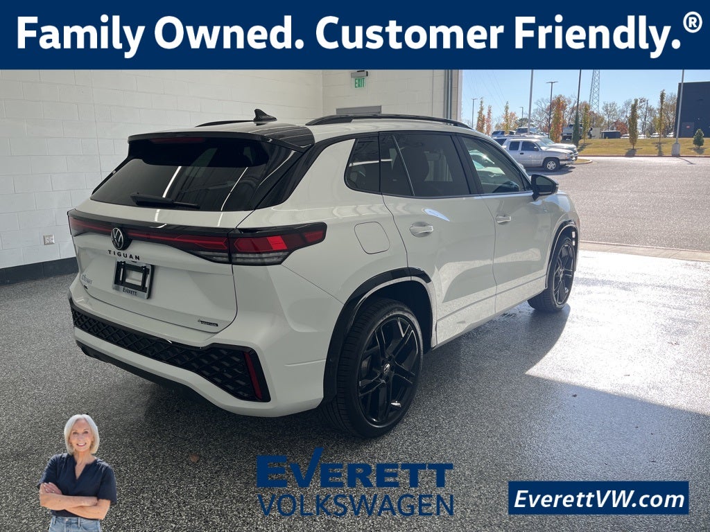 2026 Volkswagen Tiguan 2.0T SE R-Line Black