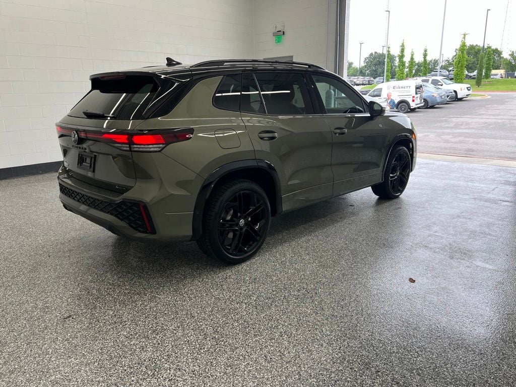 2026 Volkswagen Tiguan 2.0T SE R-Line Black
