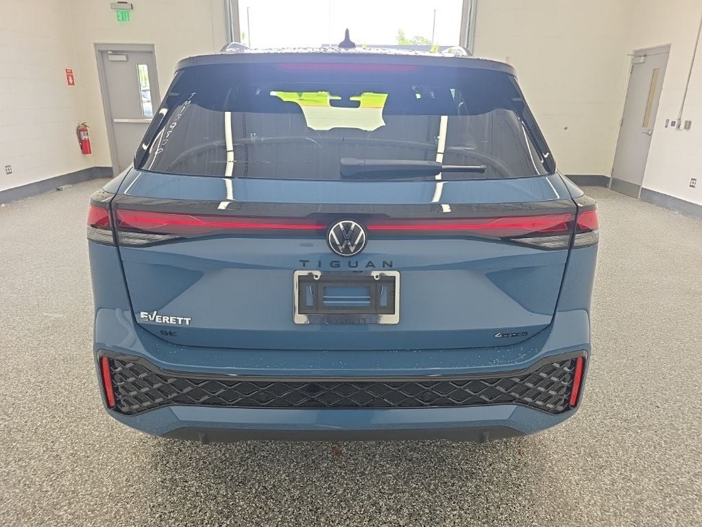 2026 Volkswagen Tiguan 2.0T SE R-Line Black