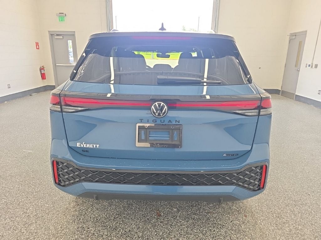 2026 Volkswagen Tiguan 2.0T SE R-Line Black