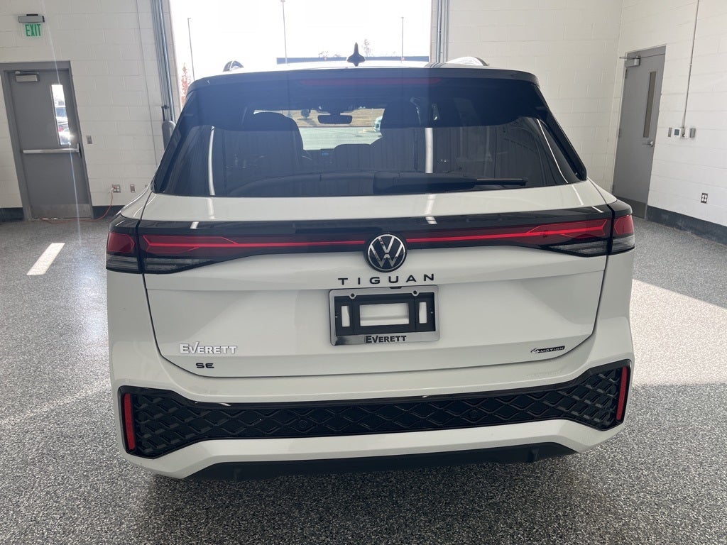 2026 Volkswagen Tiguan 2.0T SE R-Line Black