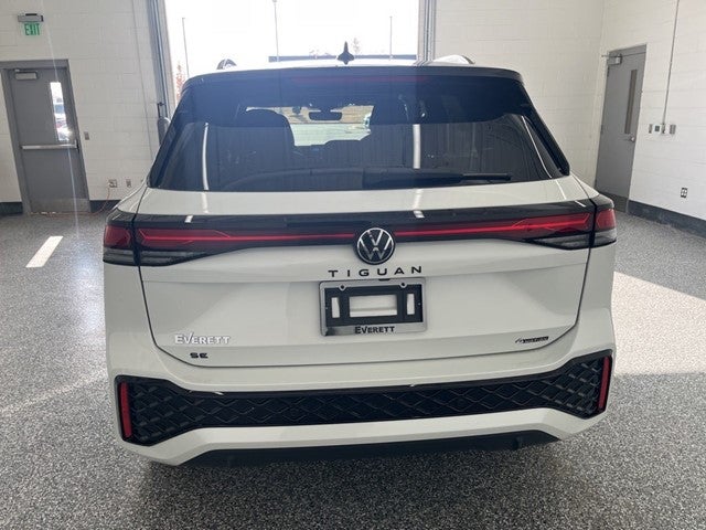 2026 Volkswagen Tiguan 2.0T SE R-Line Black