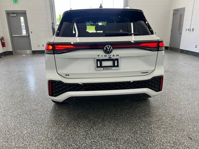 2026 Volkswagen Tiguan 2.0T SE R-Line Black