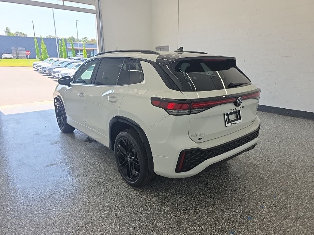 2026 Volkswagen Tiguan 2.0T SE R-Line Black