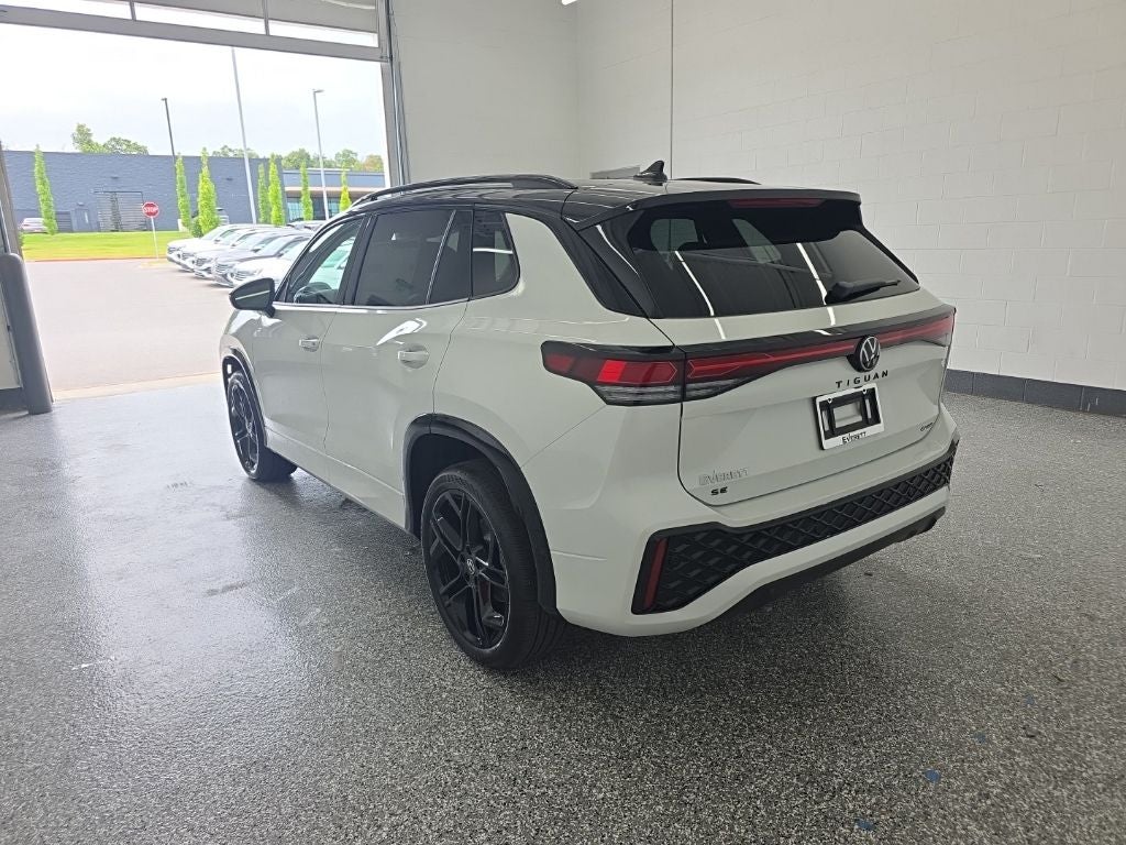 2026 Volkswagen Tiguan 2.0T SE R-Line Black