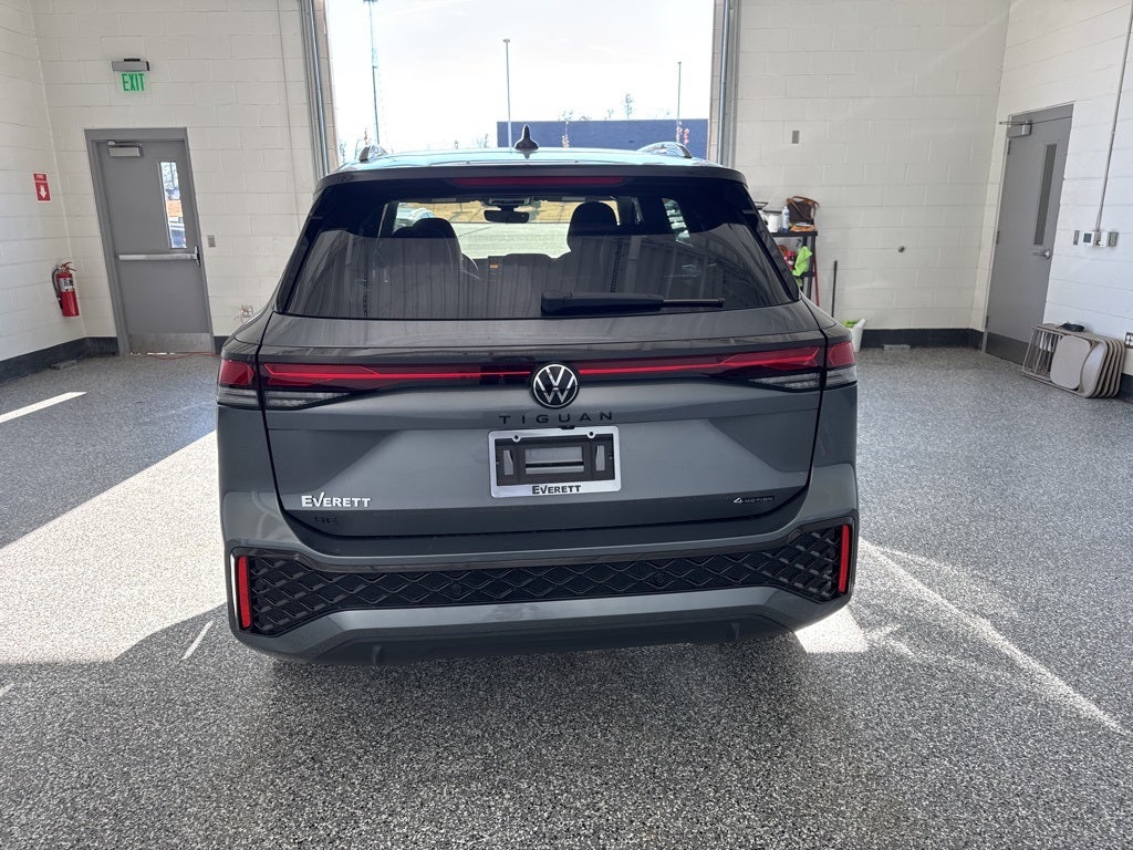 2026 Volkswagen Tiguan 2.0T SE R-Line Black