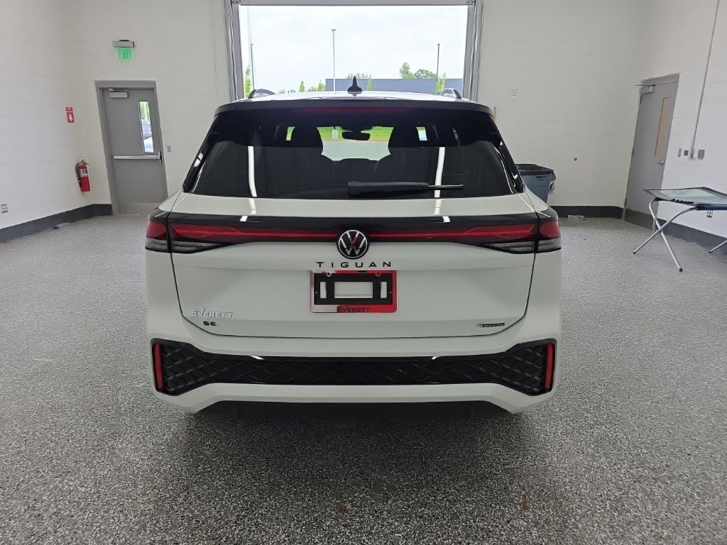 2026 Volkswagen Tiguan 2.0T SE R-Line Black