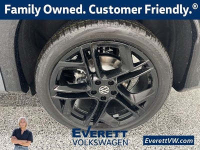 2026 Volkswagen Tiguan 2.0T SE R-Line Black
