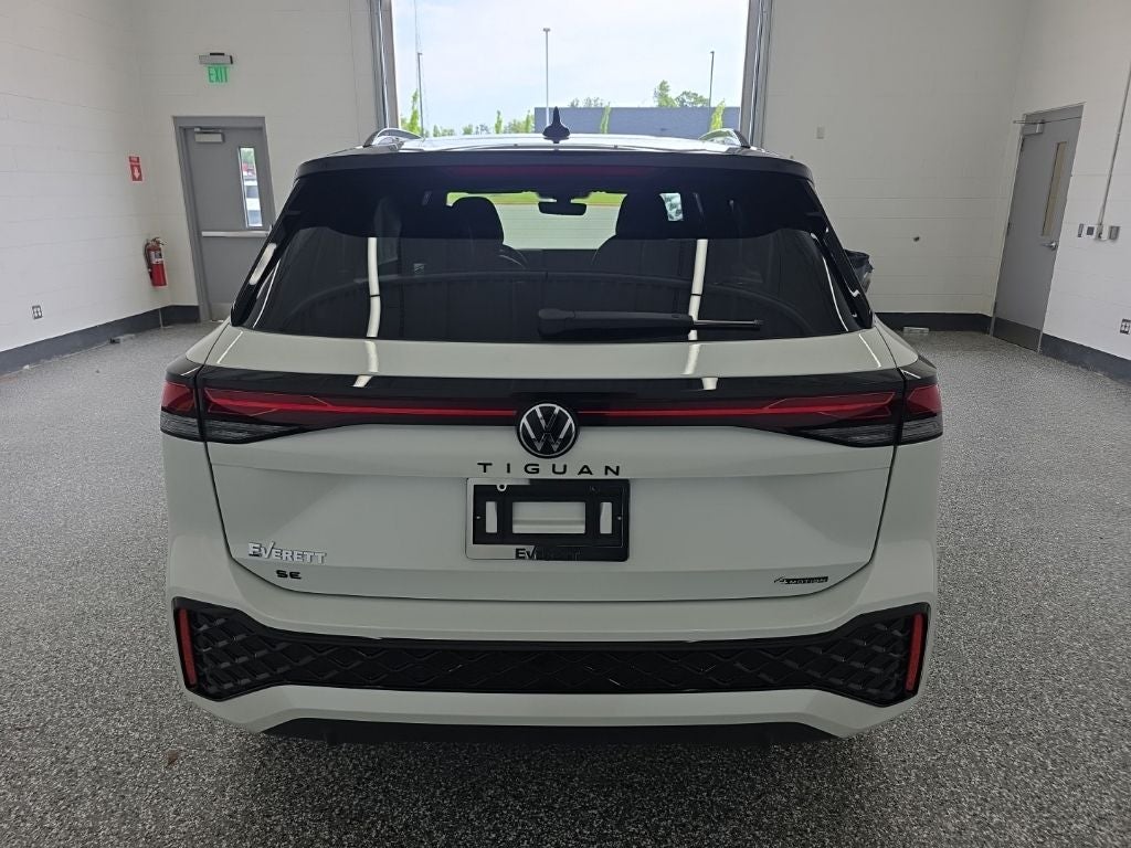 2026 Volkswagen Tiguan 2.0T SE R-Line Black