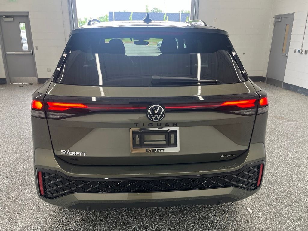 2026 Volkswagen Tiguan 2.0T SE R-Line Black